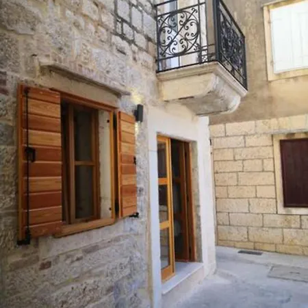 Casa Pandula شقة Komiža