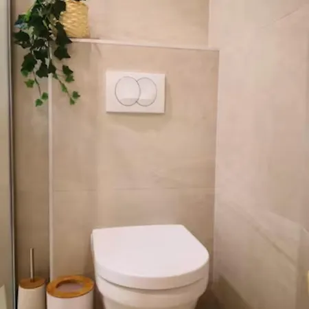 Casa Pandula アパート コミジャ
